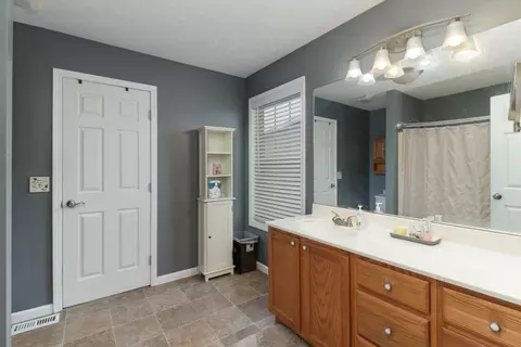 Bath - 1502 Killarney Ct, Normal, IL 61761 photo 3 of 6