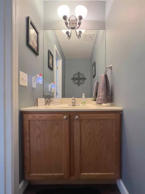 Bath - 1502 Killarney Ct, Normal, IL 61761 photo 2 of 6