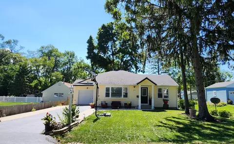 212 Lewis Ave, Wauconda, IL 60084