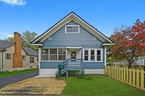 1009 Augusta Ave, Elgin, IL 60120 photo 3