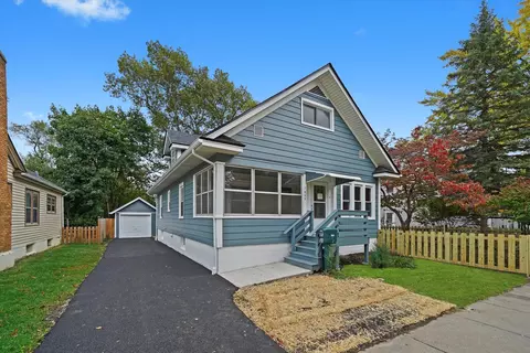1009 Augusta Ave, Elgin, IL 60120