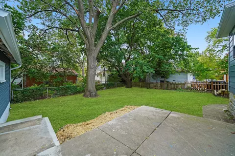1009 Augusta Ave, Elgin, IL 60120 photo 5