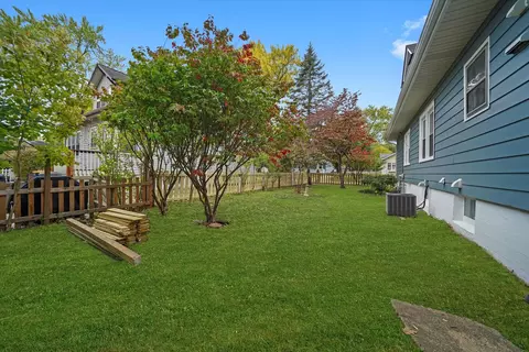 1009 Augusta Ave, Elgin, IL 60120 photo 8