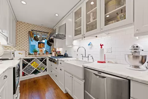 Kitchen - 26 E Scott St #3, Chicago, IL 60610 photo 2 of 4