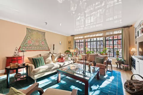 Living - 26 E Scott St #3, Chicago, IL 60610 photo 2 of 5
