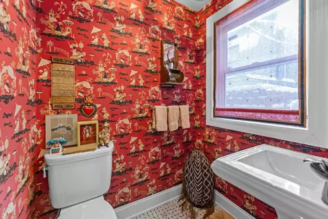 Bath - 26 E Scott St #3, Chicago, IL 60610 photo 1 of 4