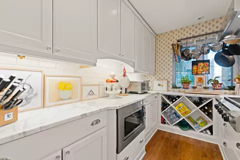 Kitchen - 26 E Scott St #3, Chicago, IL 60610 photo 3 of 4