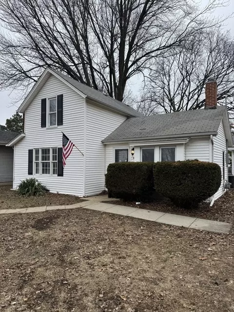 108 E Cleveland St, Heyworth, IL 61745
