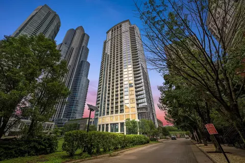 1235 S Prairie Ave #2406, Chicago, IL 60605