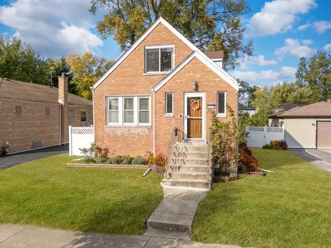 2720 W 97th St, Evergreen Park, IL 60805