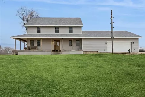 3326 Hayes Rd, Steward, IL 60553
