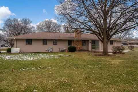 Exterior - 8169 Clockview Rd, Rockford, IL 61108 photo 2 of 3