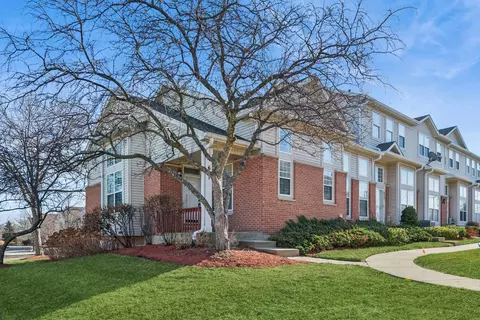 651 W Georgian Ct, Addison, IL 60101