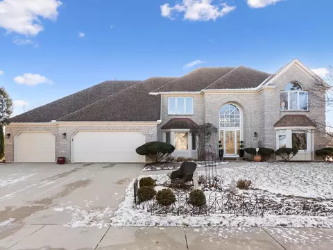 4005 White Eagle Dr, Naperville, IL 60564