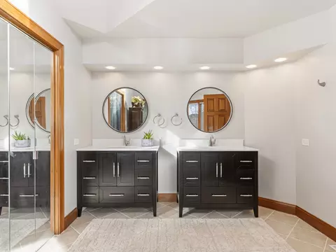 Bath - 4005 White Eagle Dr, Naperville, IL 60564 photo 3 of 7
