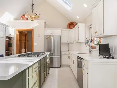 Kitchen - 4005 White Eagle Dr, Naperville, IL 60564 photo 2 of 5
