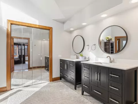 Bath - 4005 White Eagle Dr, Naperville, IL 60564 photo 6 of 7
