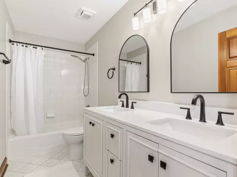 Bath - 4005 White Eagle Dr, Naperville, IL 60564 photo 7 of 7