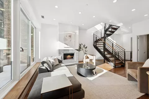 Living - 53 E Bellevue Pl, Chicago, IL 60611 photo 5 of 7