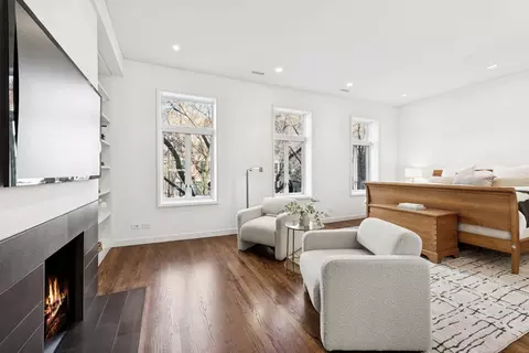 Bedroom - 53 E Bellevue Pl, Chicago, IL 60611 photo 1 of 9