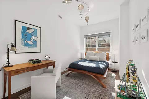 Bedroom - 53 E Bellevue Pl, Chicago, IL 60611 photo 4 of 9