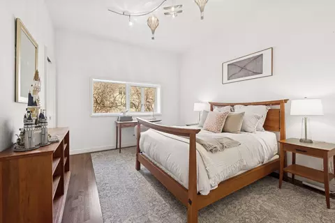 Bedroom - 53 E Bellevue Pl, Chicago, IL 60611 photo 5 of 9