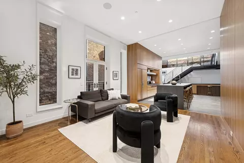 Living - 53 E Bellevue Pl, Chicago, IL 60611 photo 3 of 7