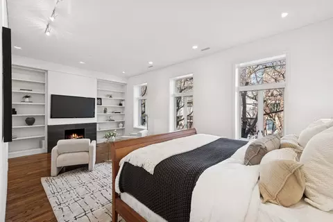 Bedroom - 53 E Bellevue Pl, Chicago, IL 60611 photo 3 of 9