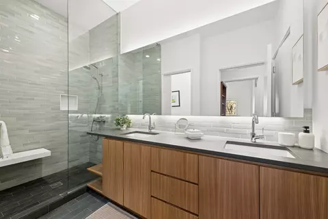 Bath - 53 E Bellevue Pl, Chicago, IL 60611 photo 4 of 5