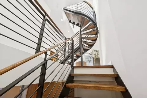 Entry Way - 53 E Bellevue Pl, Chicago, IL 60611 photo 4 of 5