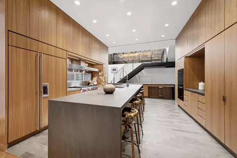Kitchen - 53 E Bellevue Pl, Chicago, IL 60611 photo 2 of 5