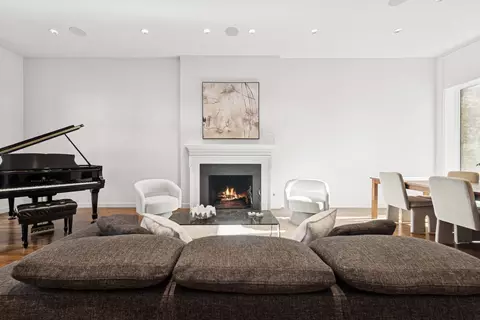 Living - 53 E Bellevue Pl, Chicago, IL 60611 photo 2 of 7