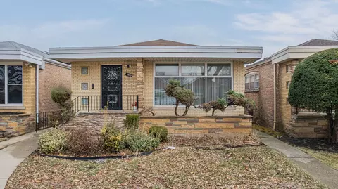 8849 S Paxton Ave, Chicago, IL 60617