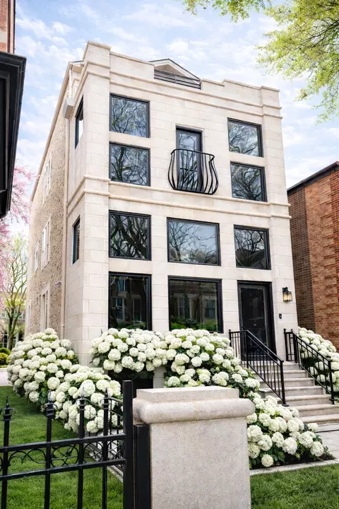 908 N Winchester Ave, Chicago, IL 60622