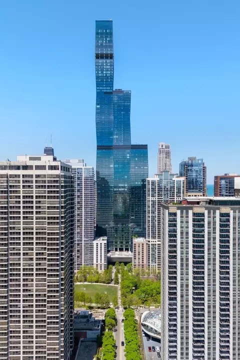 363 E Wacker Dr #6106, Chicago, IL 60601