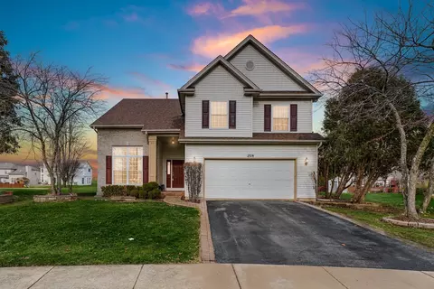 2578 Crestview Dr, Aurora, IL 60502