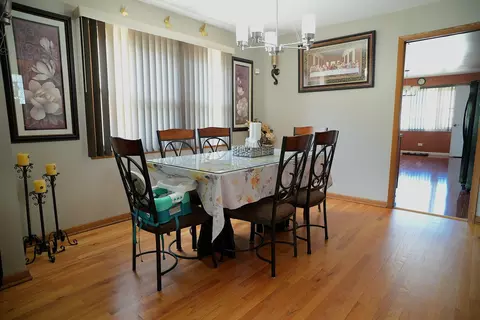 Dining - 1428 12 N Ashbel Ave, Berkeley, IL 60163 photo 2 of 3