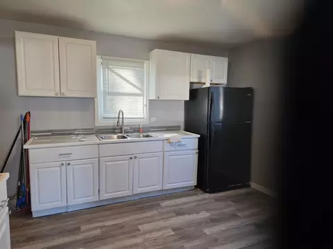 Kitchen - 15246 Calitonia Dr, Markham, IL 60428 photo 2 of 3