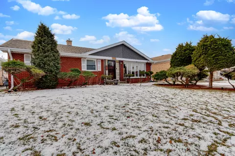 7513 W Ainslie St, Harwood Heights, IL 60706