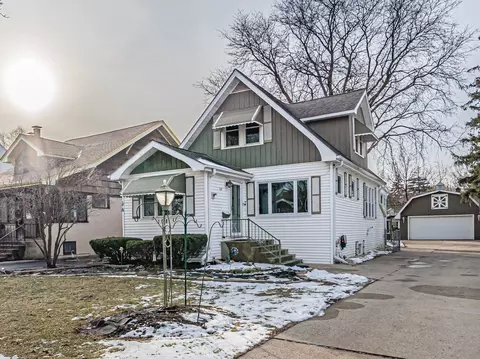 108 S Cornell Ave, Villa Park, IL 60181