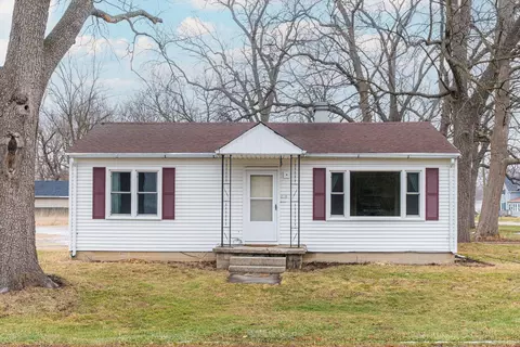 210 S Malta Rd, Malta, IL 60150