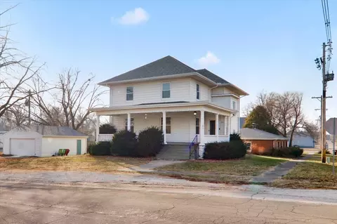 201 S Main St, Le Roy, IL 61752