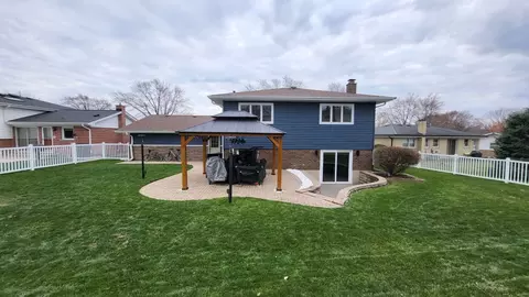 609 Trent Ln, Schaumburg, IL 60193