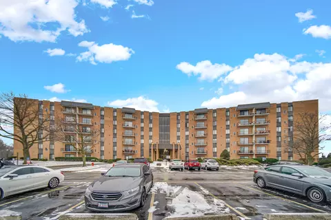 900 W Sunset Dr #405, Glenwood, IL 60425