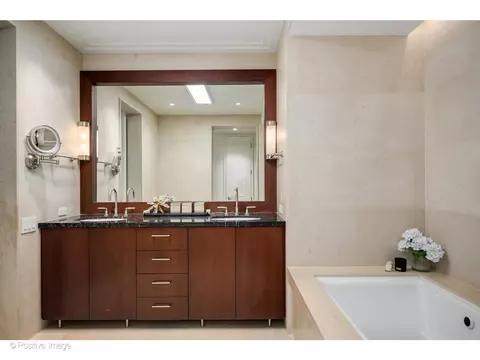 159 E Walton Pl #7G, Chicago, IL 60611 photo 24