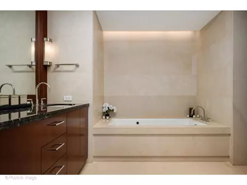 159 E Walton Pl #7G, Chicago, IL 60611 photo 23