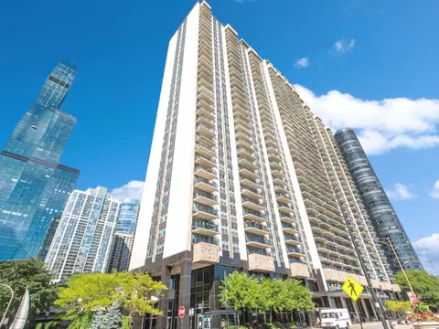400 E Randolph St #1804, Chicago, IL 60601