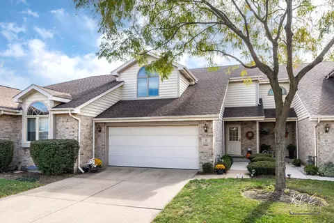 11 Warner Cir, Lemont, IL 60439