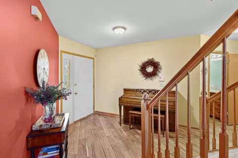 Entry Way - 18 Peach Tree Ct, Algonquin, IL 60102 photo 1 of 3