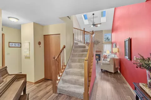 Entry Way - 18 Peach Tree Ct, Algonquin, IL 60102 photo 2 of 3